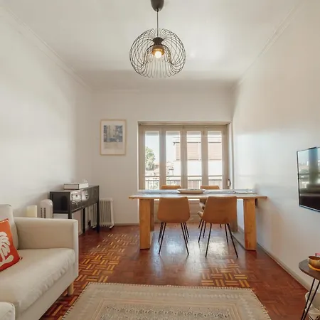 Santa Catarina Flat 2bd With Balcony By Vacationy Порту