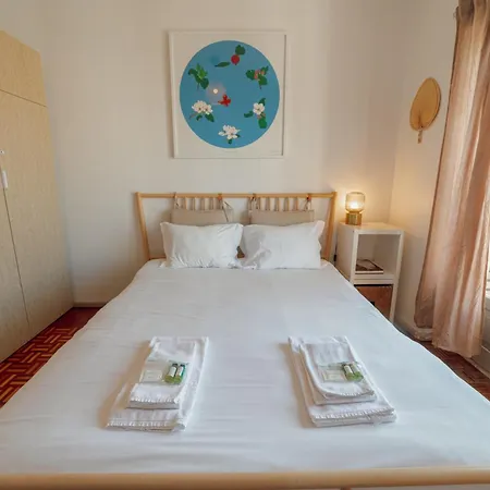 Santa Catarina Flat 2bd With Balcony By Vacationy * Порту