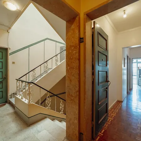 Santa Catarina Flat 2bd With Balcony By Vacationy * Порту