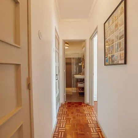 Santa Catarina Flat 2bd With Balcony By Vacationy * Porto