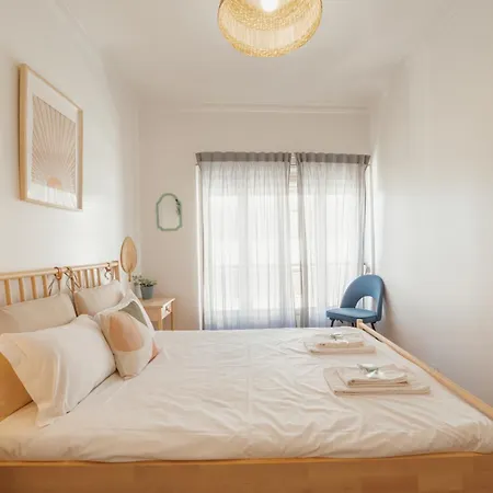 Santa Catarina Flat 2bd With Balcony By Vacationy Oporto