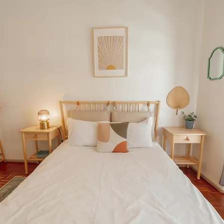 Santa Catarina Flat 2bd With Balcony By Vacationy * Porto