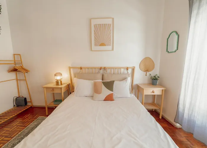 Santa Catarina Flat 2bd With Balcony By Vacationy * Porto